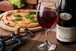 赤ワインとピザ