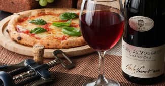 赤ワインとピザ
