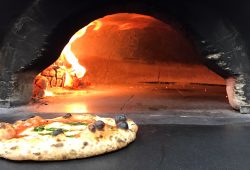 薪窯とピザ