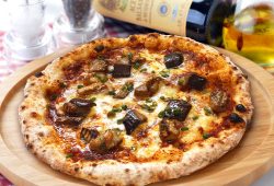 熟成味噌ソースのナスミートピッツァ