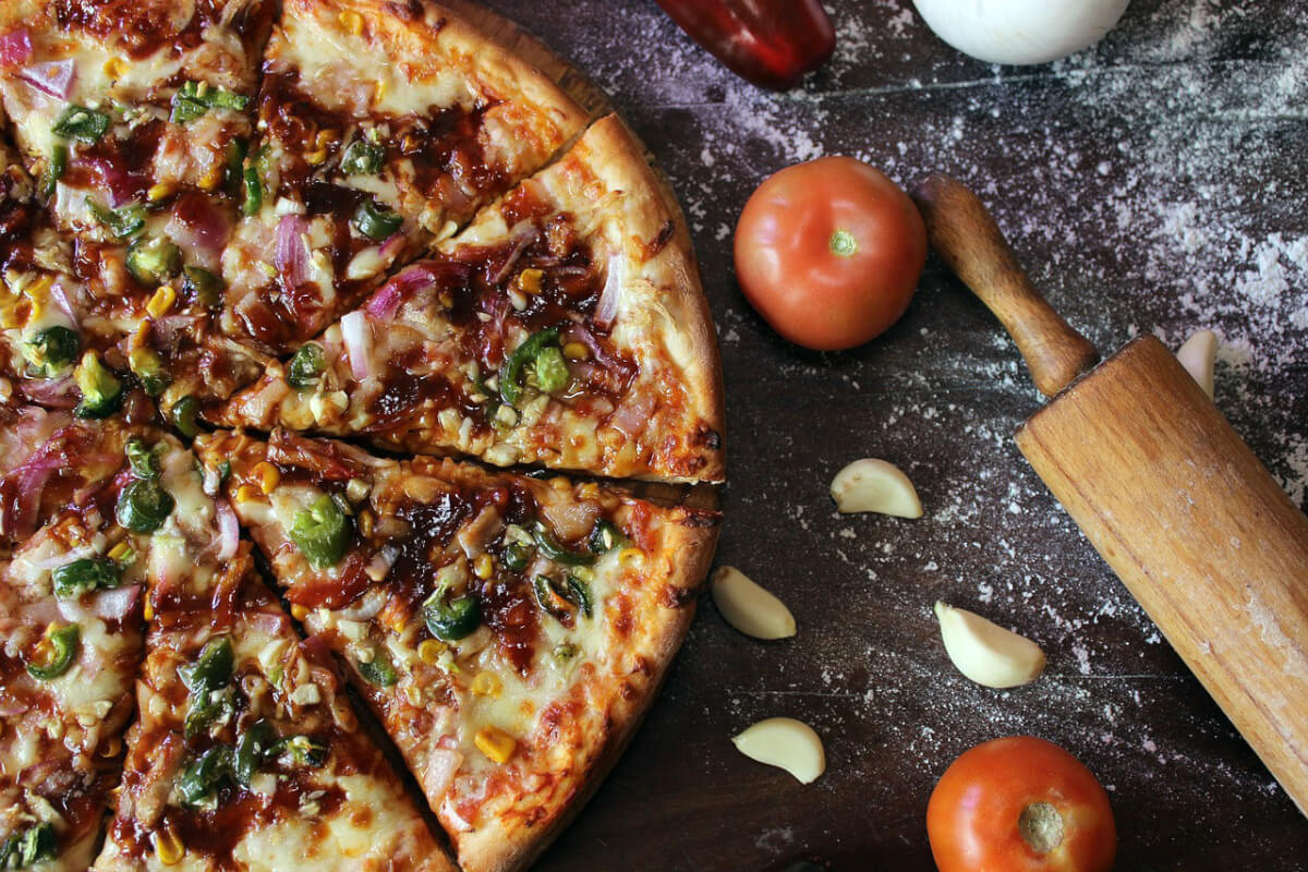 イタリア料理のピザ ピザは英語 イタリア語 イタリア料理のピザ 万国共通でピザと言っているけれど アメリカやイギリスでもピザで良いの 薪窯ナポリピザフォンターナ ピザブログ
